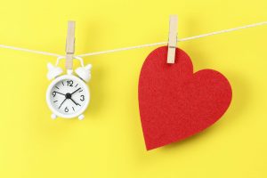 Rapporto sessuale: nell'immagine un orologio ed un cuore