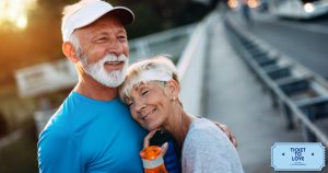4 settembre 2019 Giornata Mondiale del Benessere Sessuale - dalla tavola alla camera da letto, ecco i luoghi che più incidono sul benessere sessuale: nell'immagine una coppia si abbraccia dopo aver fatto jogging